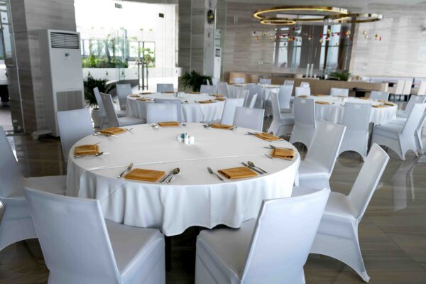 10-seater round table linen setup at a Melbourne and Bendigo formal event.